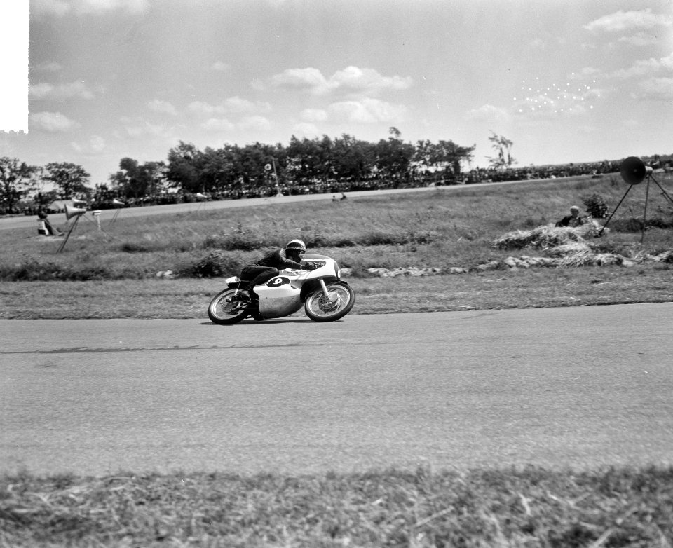 Phil Read (hier op Yamaha 125 cc), Bestanddeelnr 917-9049