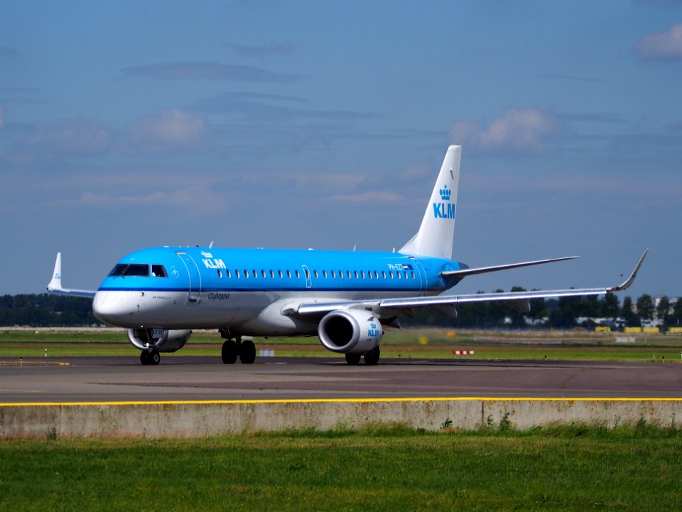 PH-EZT KLM Cityhopper Embraer ERJ-190STD (ERJ-190-100) taxiing at Schiphol (AMS - EHAM), The Netherlands, 18may2014, pic-4