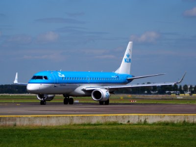 PH-EZT KLM Cityhopper Embraer ERJ-190STD (ERJ-190-100) taxiing at Schiphol (AMS - EHAM), The Netherlands, 18may2014, pic-4