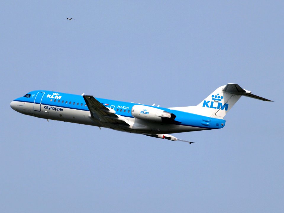 PH-KZH KLM Cityhopper Fokker F70, 14july2013 pic2