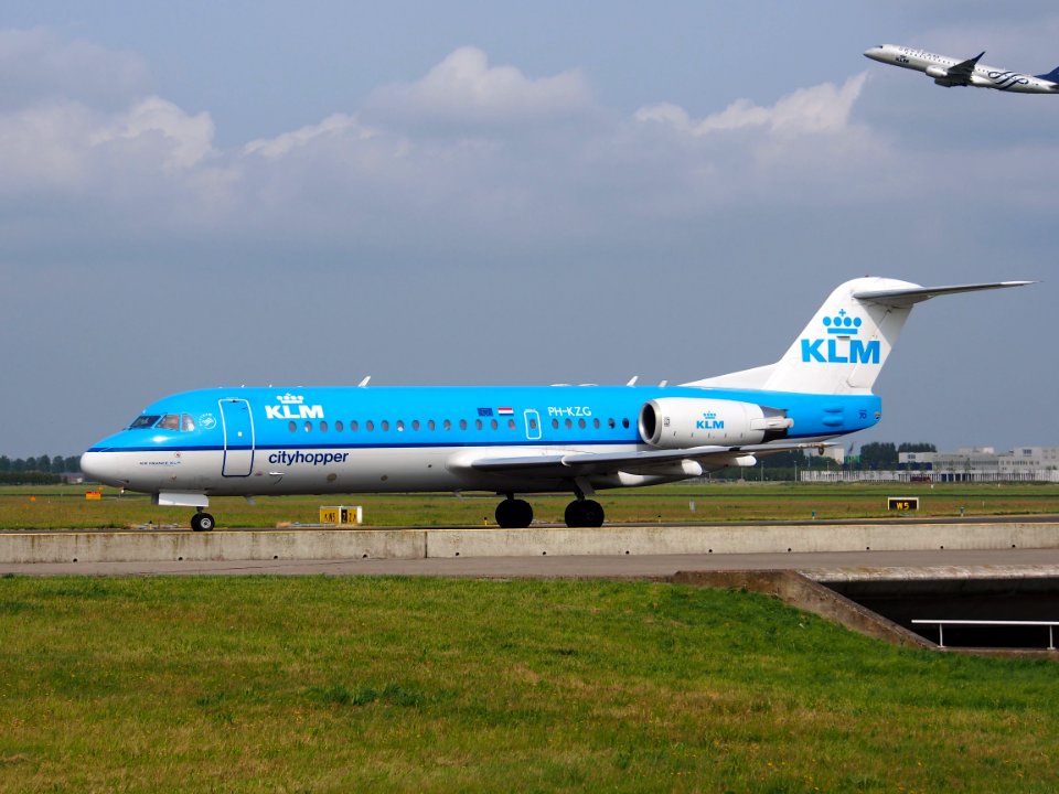 PH-KZG KLM Cityhopper Fokker F70 - cn 11578 taxiing 14july2013 pic1