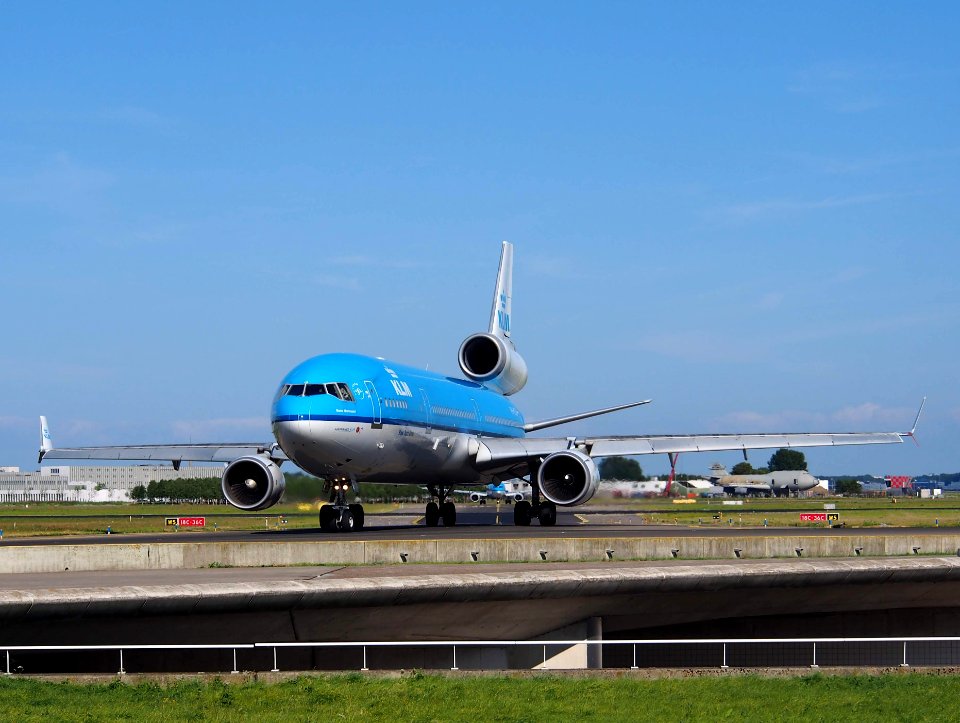 PH-KCB KLM Royal Dutch Airlines McDonnell Douglas MD-11 - cn 48556 taxiing 19july2013 pic03