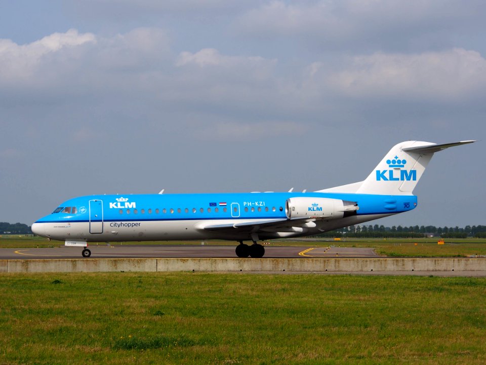 PH-KZI KLM Cityhopper Fokker F70 - cn 11579 taxiing 14july2013 pic2