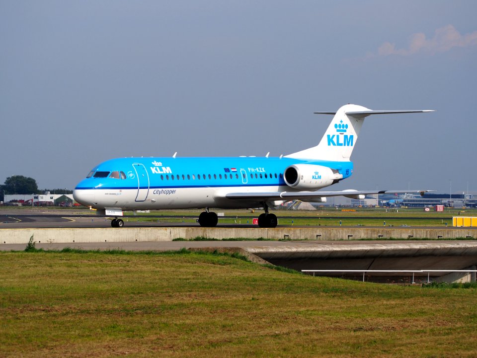 PH-KZK KLM Cityhopper Fokker F70 - cn 11581 taxiing, 25august2013 pic-1