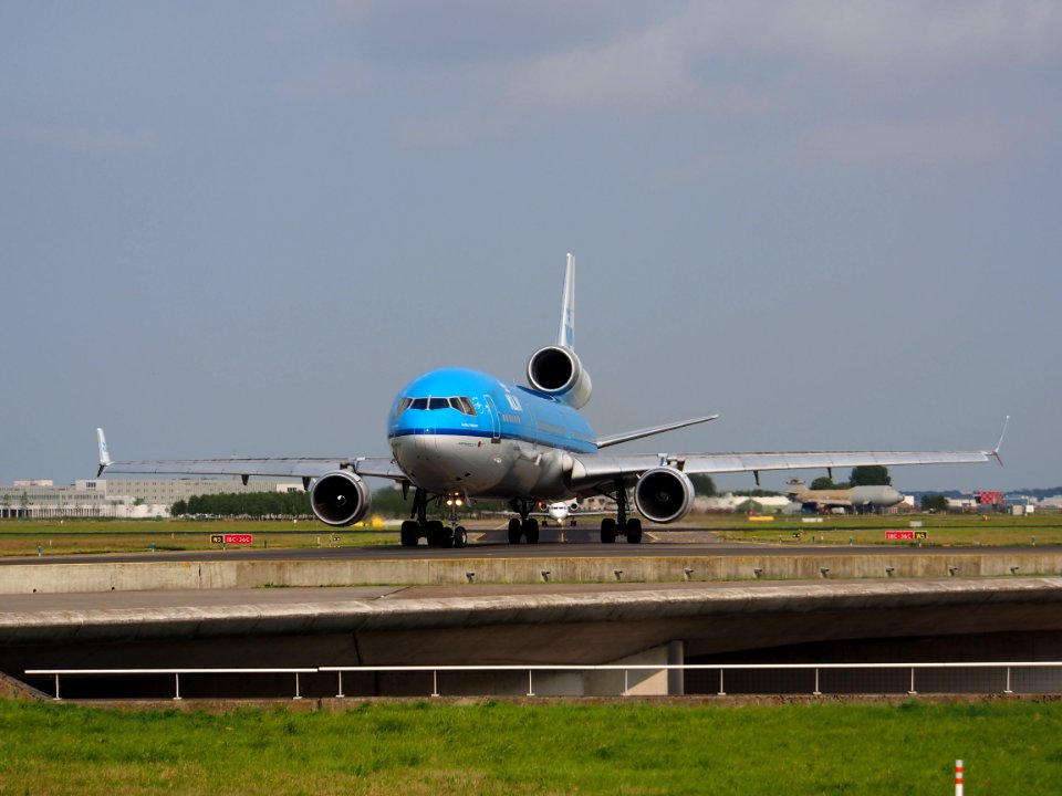 PH-KCE KLM Royal Dutch Airlines KLM, McDonnell Douglas MD11 cn 48559, taxiing 14july2013 pic1