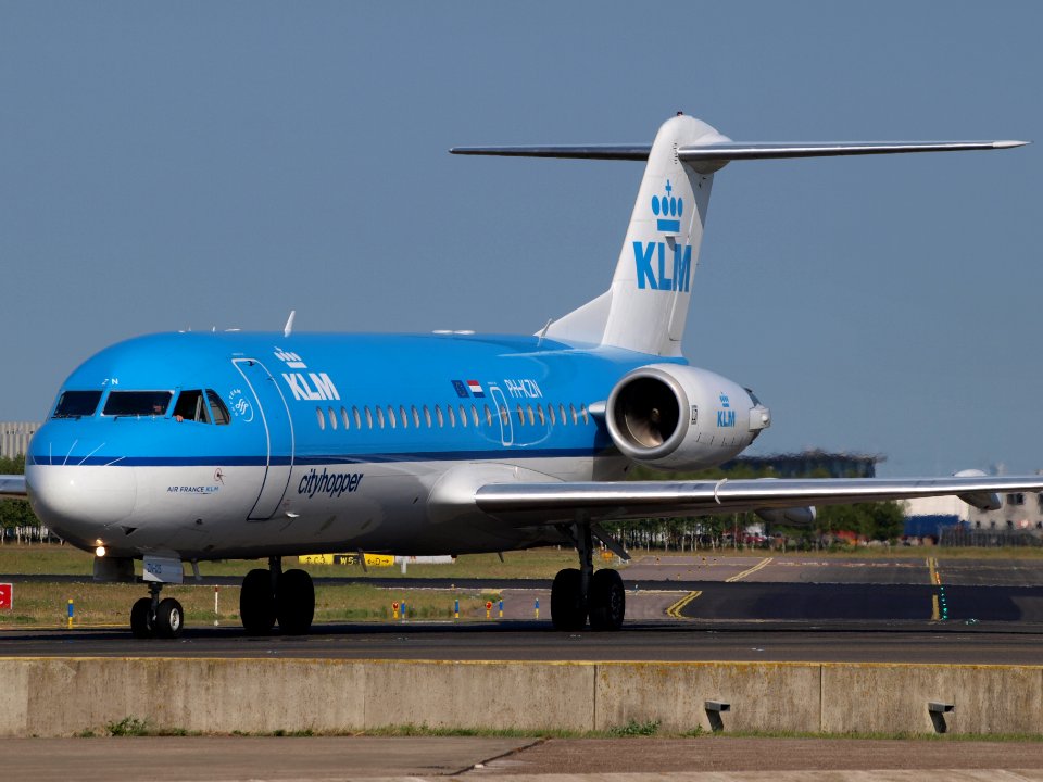 PH-KZN KLM Cityhopper Fokker F70 - cn 11553 taxiing 21july2013