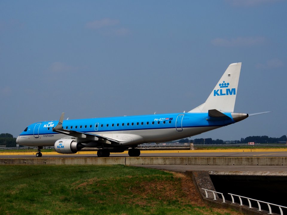 PH-EZT KLM Cityhopper Embraer ERJ-190STD (ERJ-190-100) - cn 19000519