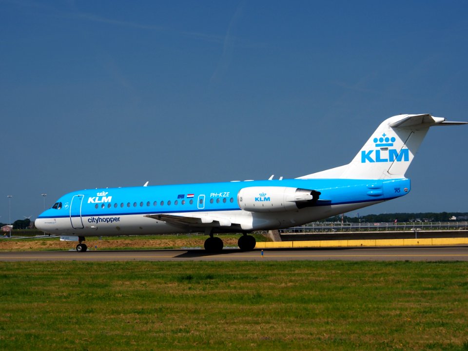 PH-KZE KLM Cityhopper Fokker F70 - cn 11576 - pic4