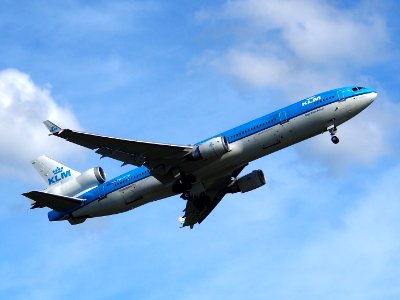 PH-KCK KLM Royal Dutch Airlines McDonnell Douglas MD-11 take-off pic1 photo