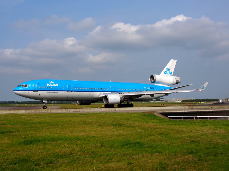 PH-KCE KLM Royal Dutch Airlines KLM, McDonnell Douglas MD11 cn 48559, taxiing 14july2013 pic3