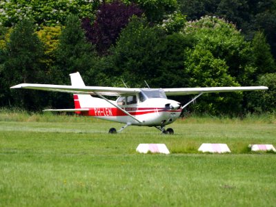 PH-LEN Private Reims F172N Skyhawk 100 II taxiing at Hilversum Airport (ICAO EHHV), photo-2