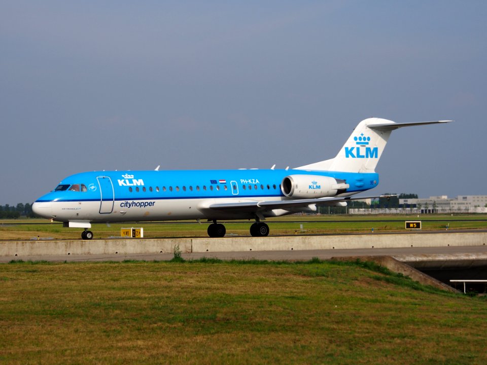 PH-KZA KLM Cityhopper Fokker F70 - cn 11567 taxiing, 25august2013