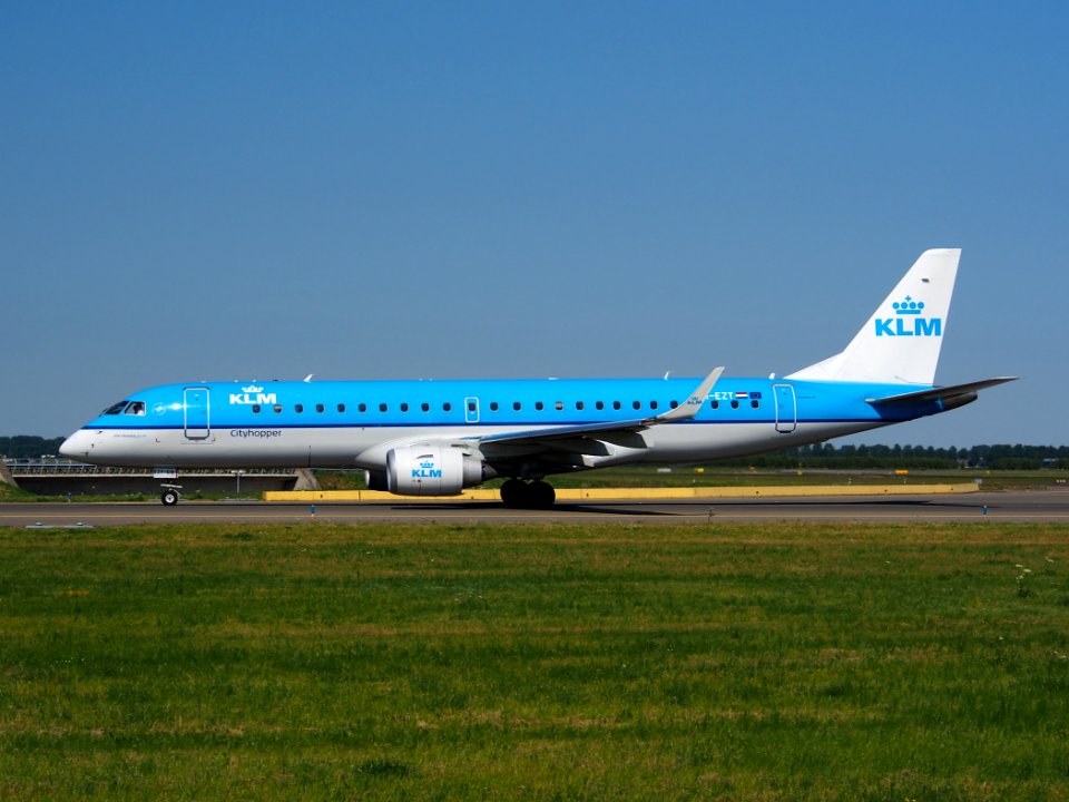 PH-EZT KLM Cityhopper Embraer ERJ-190STD (ERJ-190-100) - cn 19000519, taxiing 21july2013 pic-002
