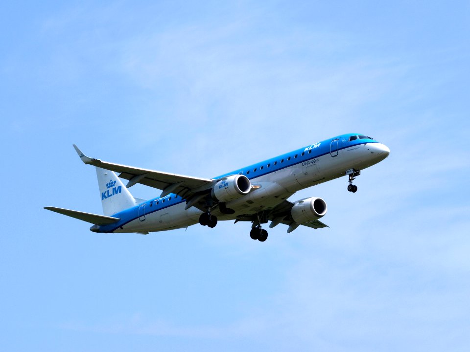 PH-EZR KLM Cityhopper Embraer ERJ-190STD (ERJ-190-100) - cn 19000375 pic2