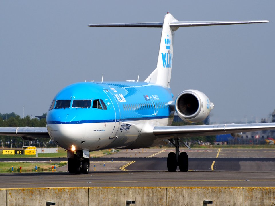 PH-KZV KLM Cityhopper Fokker F70 - cn 11556 taxiing, 25august2013 pic-1