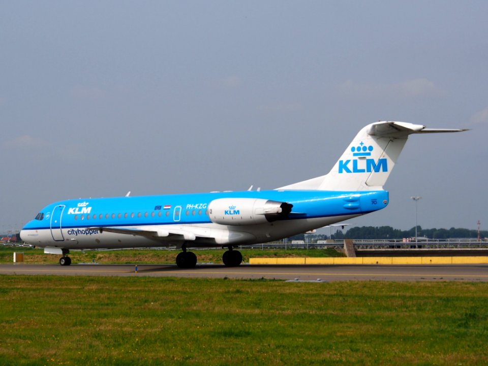 PH-KZG KLM Cityhopper Fokker F70 - cn 11578 taxiing 14july2013 pic3
