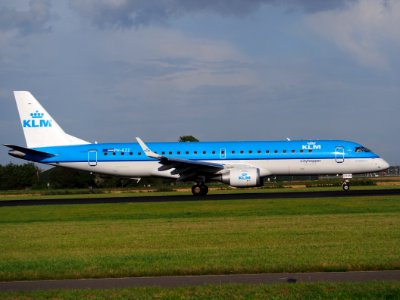 PH-EZZ Embraer EMB190 KLM, 11Aug2014, landing at Schiphol (AMS - EHAM), The Netherlands, pic5