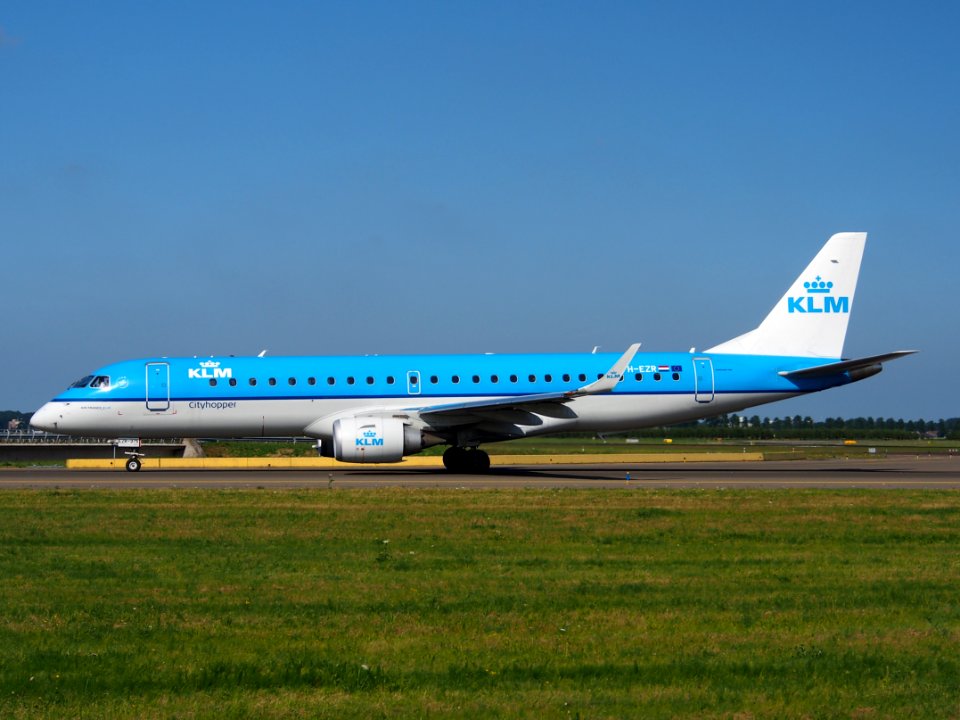 PH-EZR KLM Cityhopper Embraer ERJ-190STD (ERJ-190-100) - cn 19000375 taxiing 18july2013 pic-003