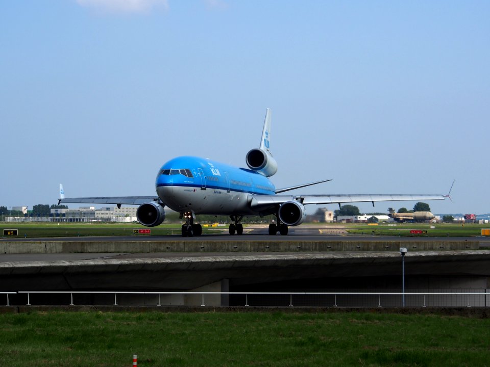 PH-KCB KLM Royal Dutch Airlines McDonnell Douglas MD-11 - cn 48556 pic2