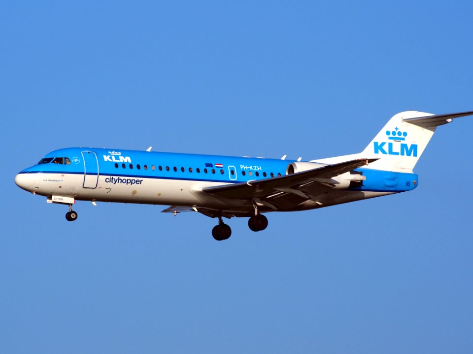 PH-KZH KLM Cityhopper Fokker F70, landing at Schiphol (AMS - EHAM), Netherlands, pic2