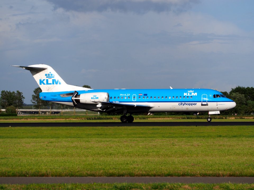 PH-KZP KLM Cityhopper Fokker F70, 11Aug2014, landing at Schiphol (AMS - EHAM), The Netherlands, pic2