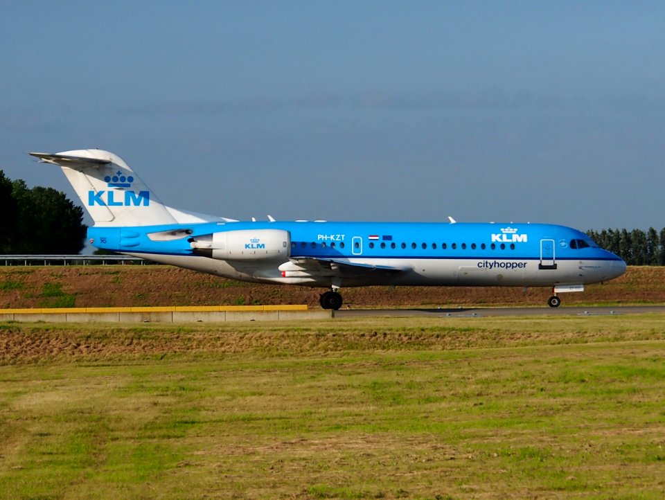 PH-KZT KLM Cityhopper Fokker F70 - cn 11541 pic1