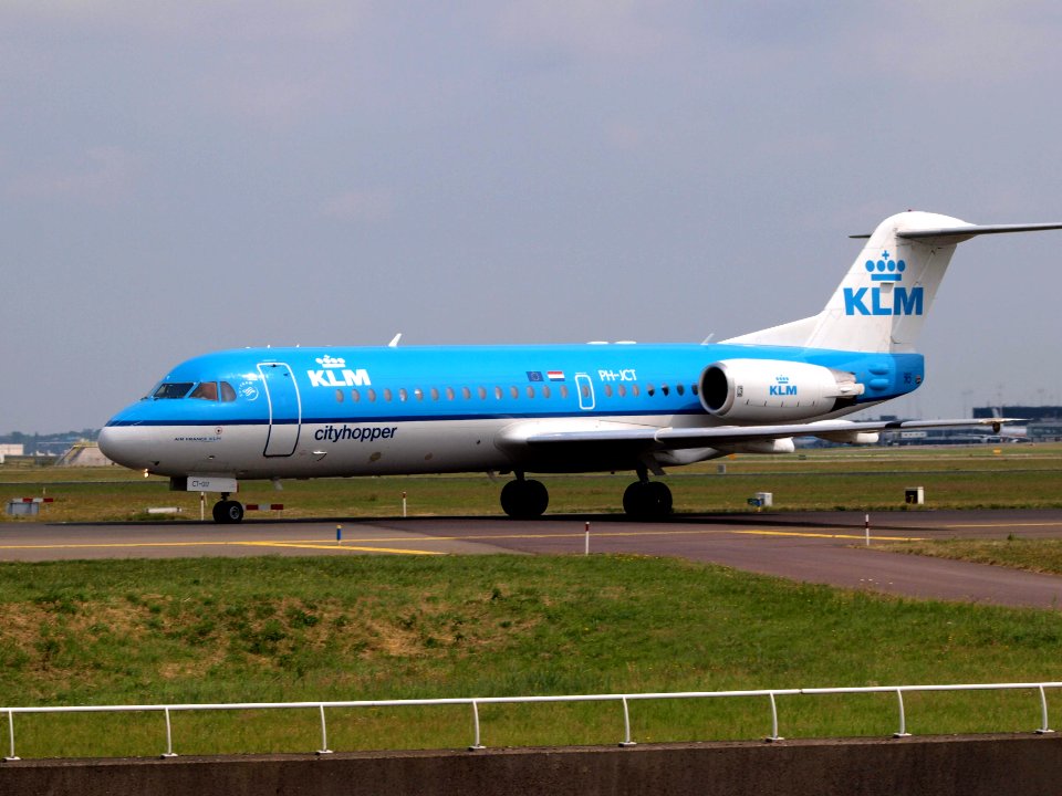 PH-JCT KLM Cityhopper Fokker F70 - cn 11537 taxiing 14july2013 pic1