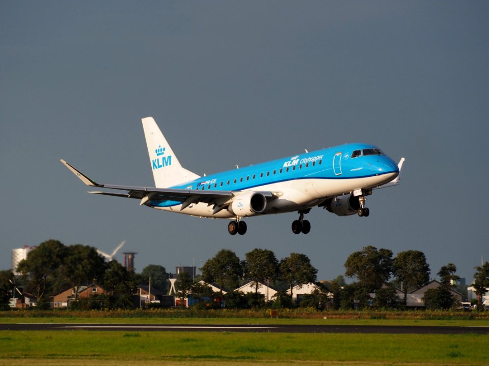 PH-EXI KLM Cityhopper Embraer ERJ-175STD (ERJ-170-200) at Schiphol (AMS - EHAM), The Netherlands pic5