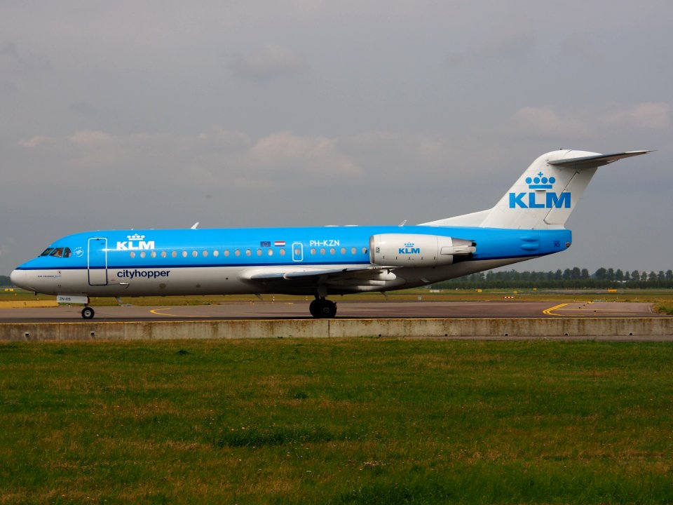 PH-KZN KLM Cityhopper Fokker F70, 14july2013 pic3