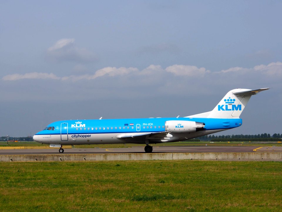 PH-JCH KLM Cityhopper Fokker F70 - cn 11528 taxiing 14july2013 pic2