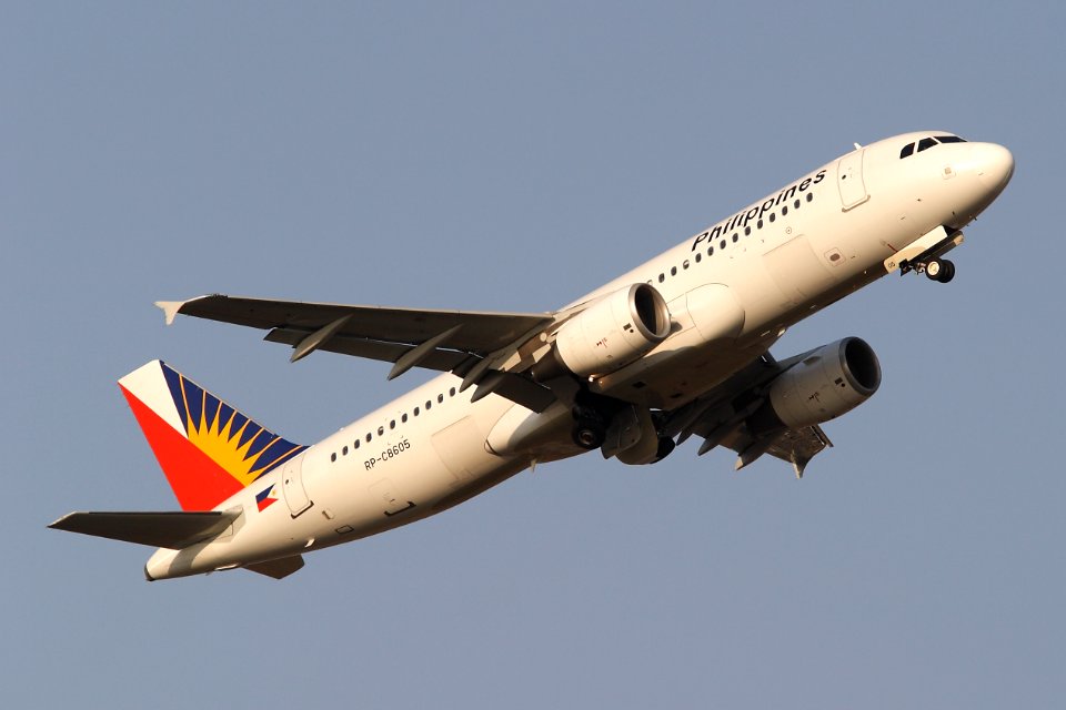 PhilippineAirlines A320 fukuoka 20081212152438