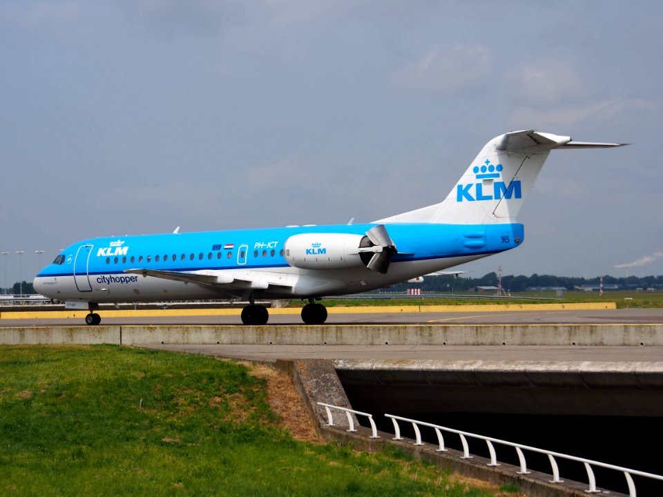 PH-JCT KLM Cityhopper Fokker F70 - cn 11537 taxiing 14july2013 pic4