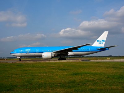 PH-BQF KLM Royal Dutch Airlines Boeing 777-206(ER) taxiing 14july2013 pic6