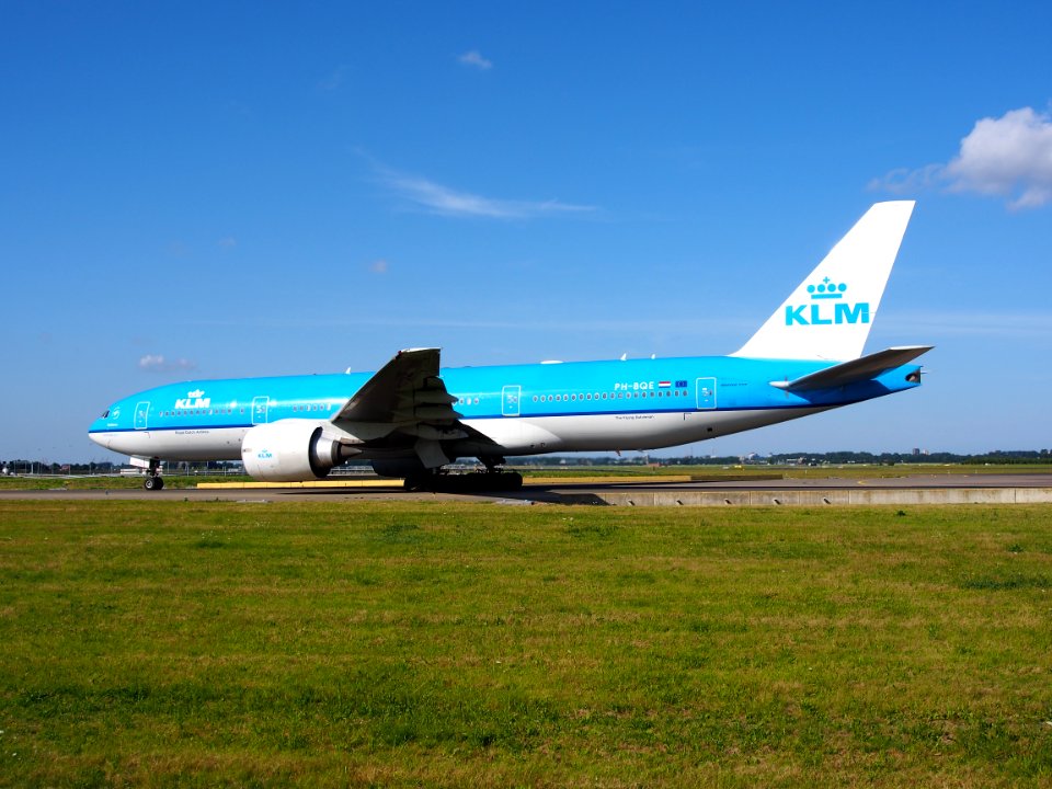 PH-BQE KLM Royal Dutch Airlines Boeing 777-206(ER) - cn 28691 taxiing 19july2013 pic-008