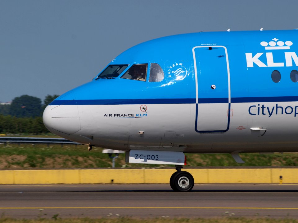 PH-KZC KLM Cityhopper Fokker F70 - cn 11566, taxiing 21july2013 pic-001