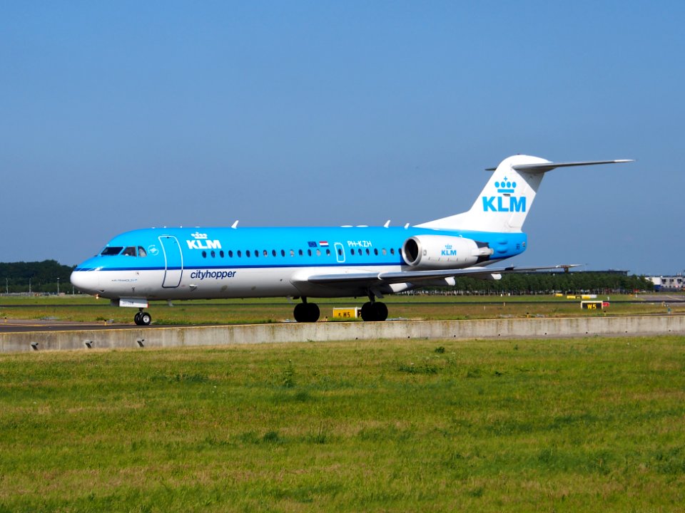 PH-KZH KLM Cityhopper Fokker F70 - cn 11583 taxiing 18july2013 pic-001