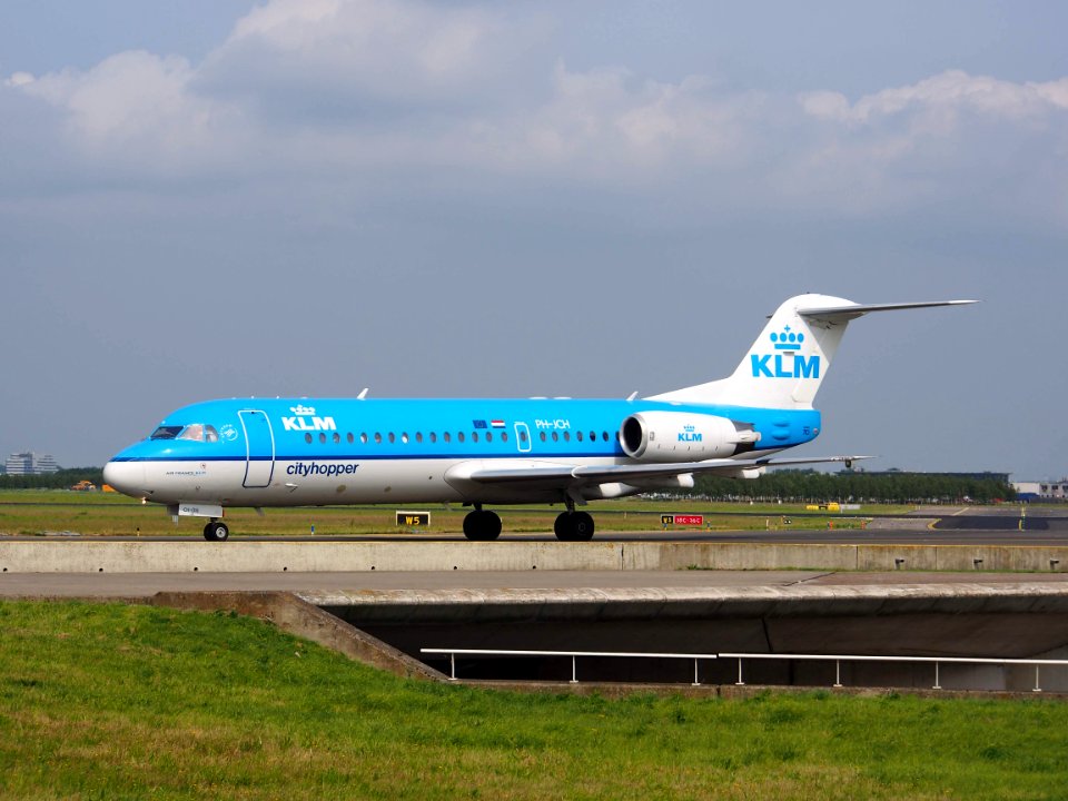 PH-JCH KLM Cityhopper Fokker F70 - cn 11528 taxiing 14july2013 pic1