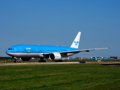 PH-BQH KLM Royal Dutch Airlines Boeing 777-206(ER) - cn 32705, taxiing 21july2013 pic-002