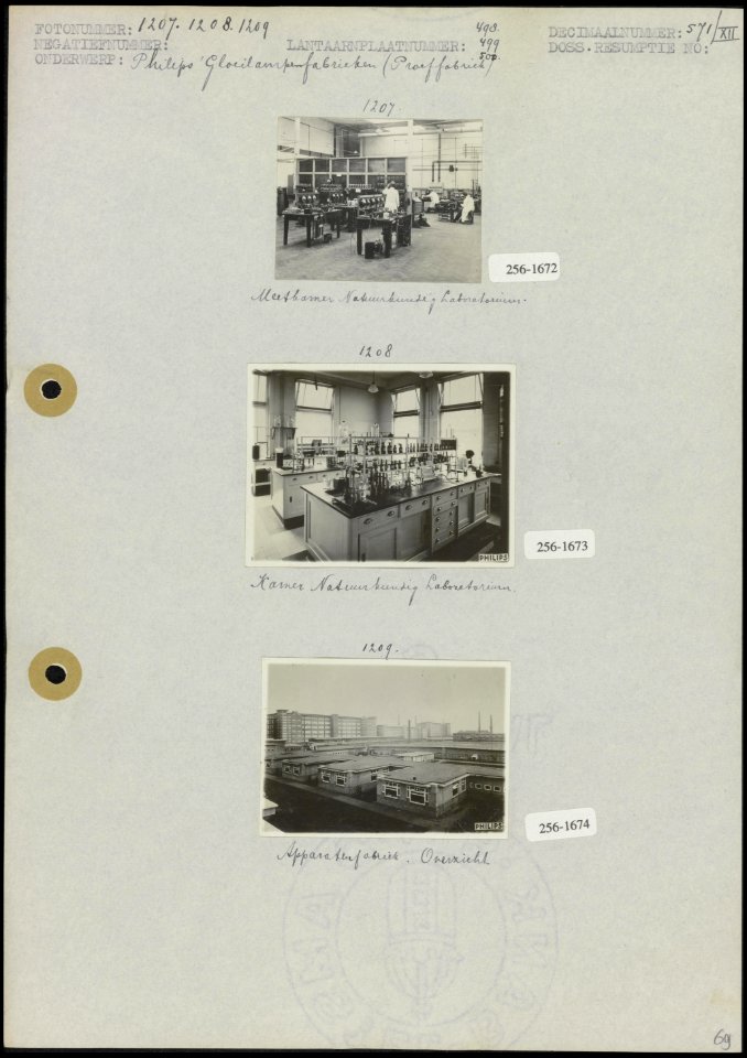 Philips Gloeilampenfabrieken te Eindhoven (proeffabriek). Foto 1 Meetkamer in…, Bestanddeelnr 256-1672256-1673256-1674