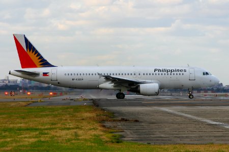 PhilippineAirlines A320 fukuoka 20041227155924