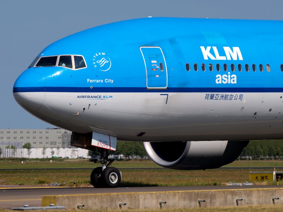 PH-BQF KLM Royal Dutch Airlines Boeing 777-206(ER) - cn 29398, taxiing 21july2013 pic-004
