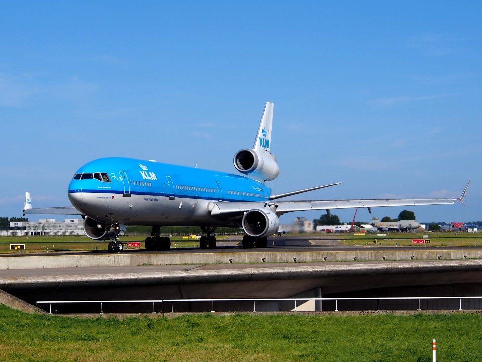PH-KCB KLM Royal Dutch Airlines McDonnell Douglas MD-11 - cn 48556 taxiing 19july2013 pic04