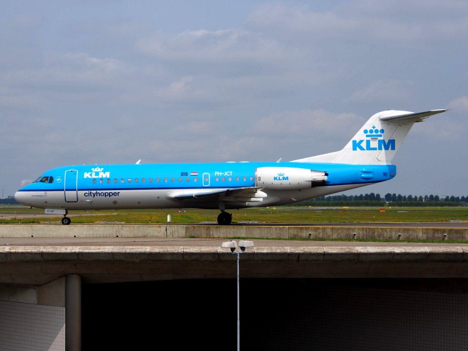 PH-JCT KLM Cityhopper Fokker F70 - cn 11537 taxiing 14july2013 pic2