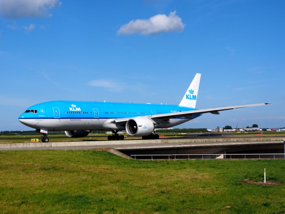 PH-BQE KLM Royal Dutch Airlines Boeing 777-206(ER) - cn 28691 taxiing 19july2013 pic-004