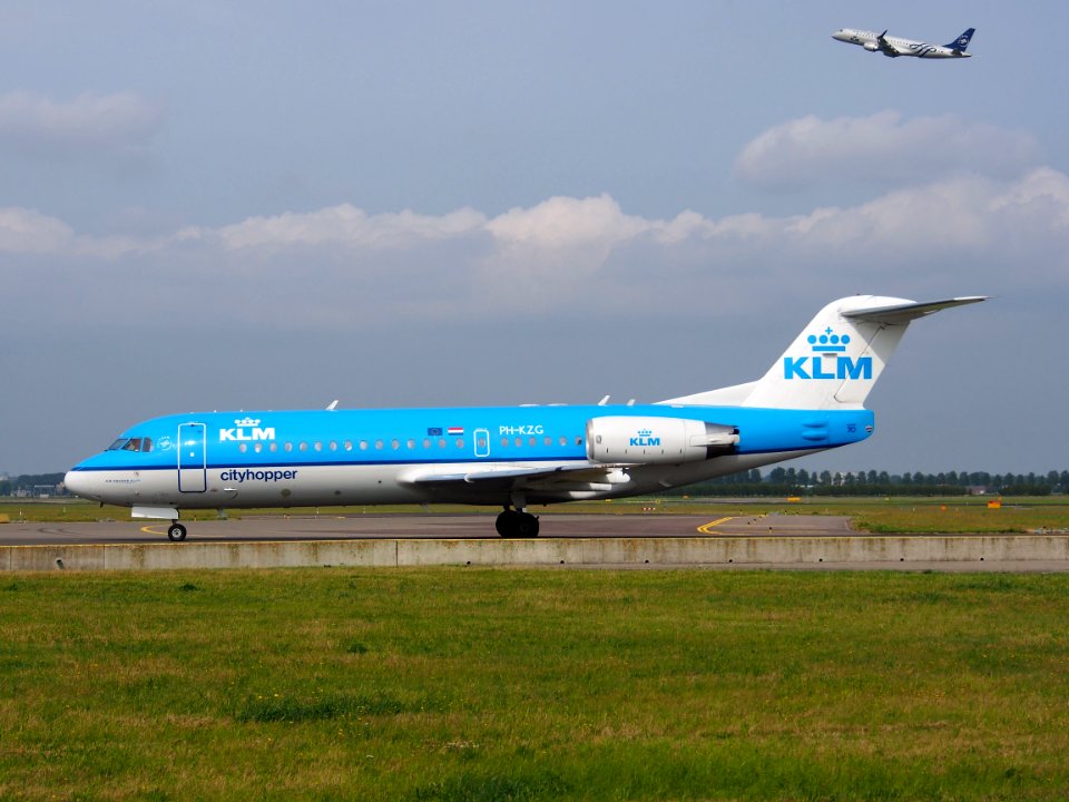 PH-KZG KLM Cityhopper Fokker F70 - cn 11578 taxiing 14july2013 pic2