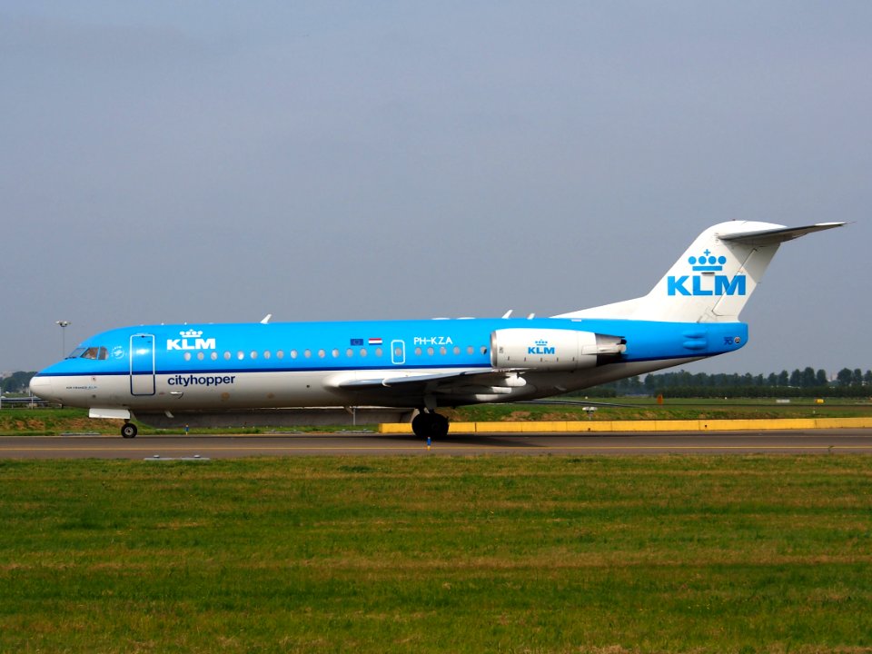 PH-KZA KLM Cityhopper Fokker F70 taxiing 13july2013
