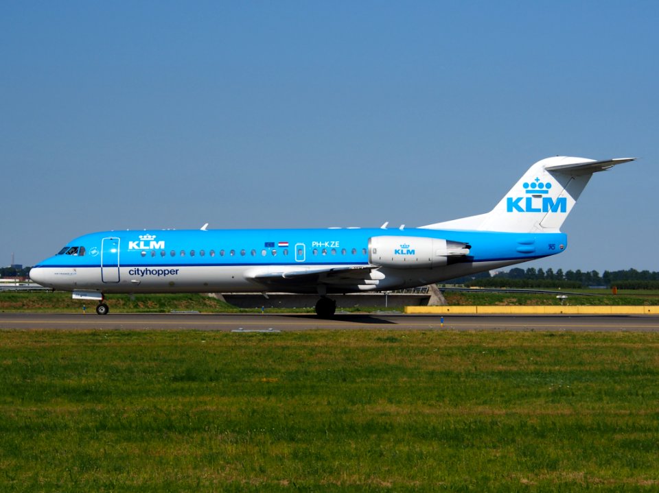 PH-KZE KLM Cityhopper Fokker F70 - cn 11576, taxiing 21july2013 pic-002