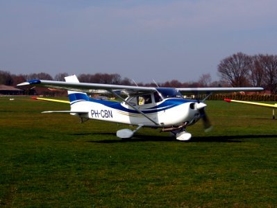 PH-CBN, Reims F172N Skyhawk taxiing at Hilversum Airport (ICAO EHHV), photo3