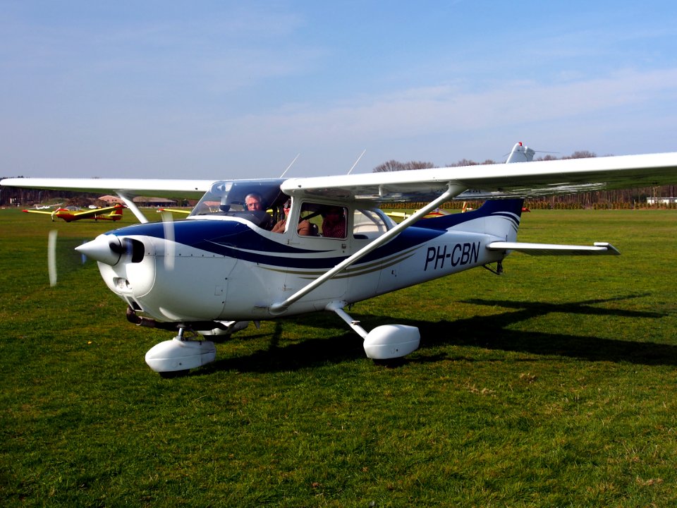 PH-CBN, Reims F172N Skyhawk taxiing at Hilversum Airport (ICAO EHHV), photo7