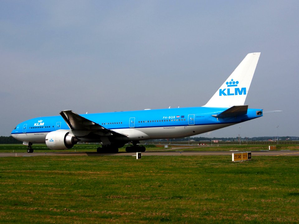 PH-BQB KLM Royal Dutch Airlines Boeing 777-206(ER) taxiing 13july 2013 pic9